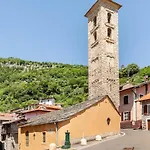 Casa Isolina-historic Stone House With Balcony Vakantiehuis *