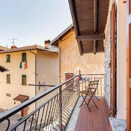 Vakantiehuis Casa Isolina-historic Stone House With Balcony Ossuccio