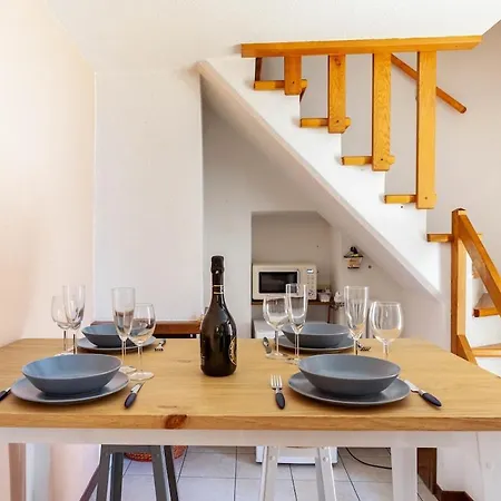 Typical Stone House With Balcony بيت للعطل