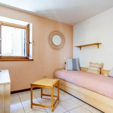 Дом отдыха Typical Stone House With Balcony *