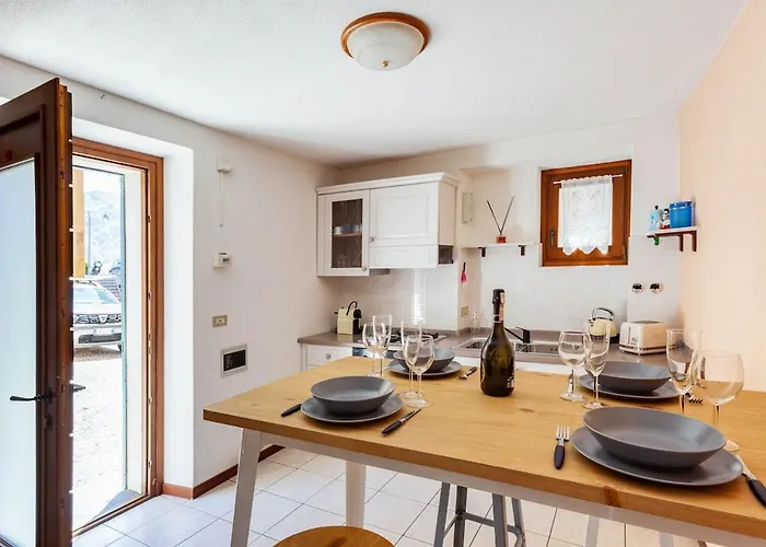Typical Stone House With Balcony Дом отдыха