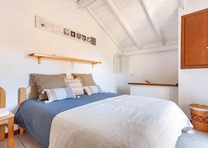 Дом отдыха Typical Stone House With Balcony Оссуччо