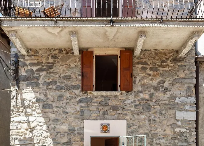 Typical Stone House With Balcony * Оссуччо