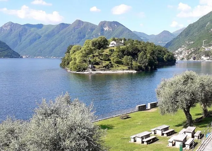 Feriehus Typical Stone House With Balcony Ossuccio